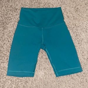 COPY - Lululemon biker shorts wunder under
